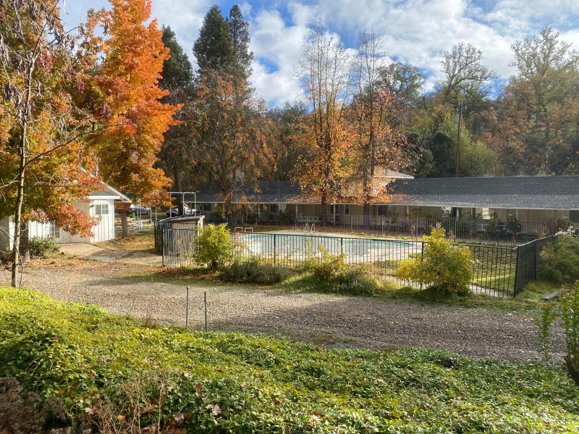 Seven Circles Lodge&Retreat Badger Exterior foto
